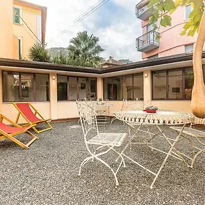 https://ca-gialla.hotelitalianriviera.com